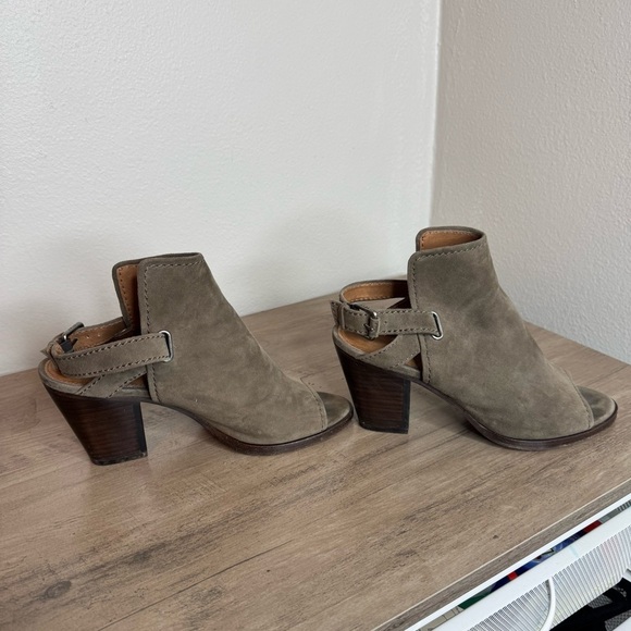 Frye Size 8 Dani Shield Suede Dark Taupe Open Toe Bootie Heel - Picture 9 of 11